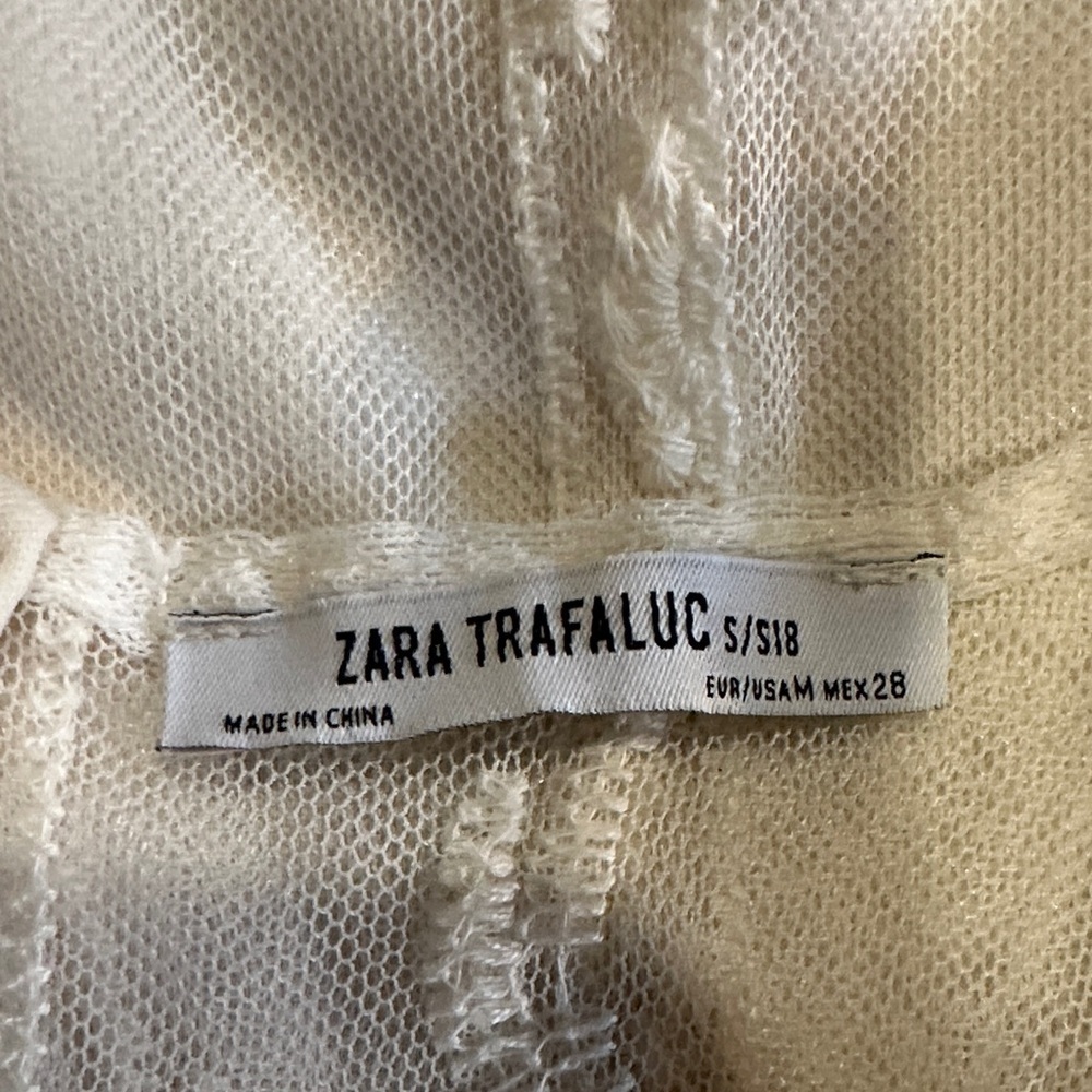 Zara Trafaluc dainty shorts & top jumper with lace & embroidery zipper in back - Picture 7 of 8